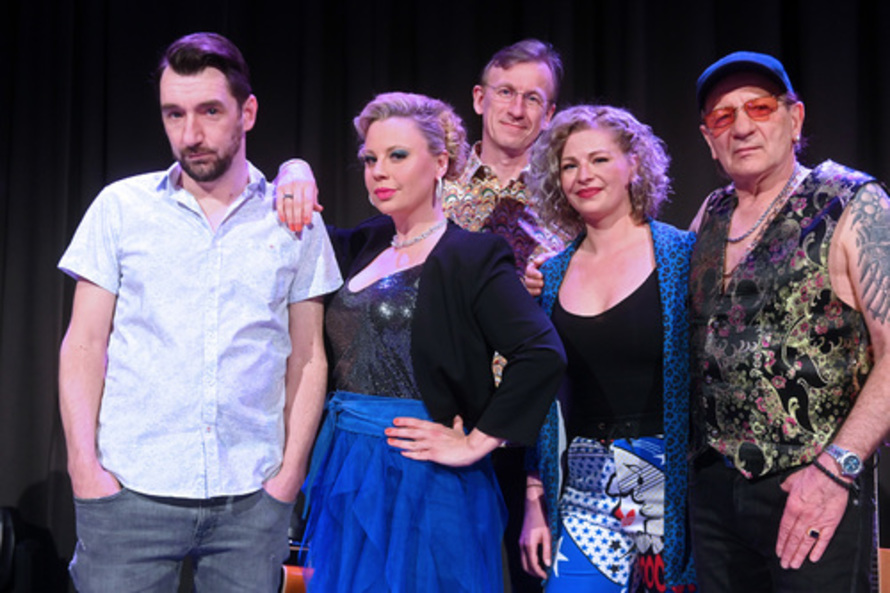 Katharina Straßer & Band: Az 50+ éves Austropop revü